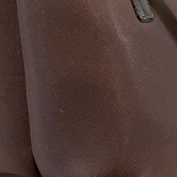 Luxurious Salvatore Ferragamo Vara Shoulder Bag in Dk Brown Nylon & Leat… - Picture 4 of 15